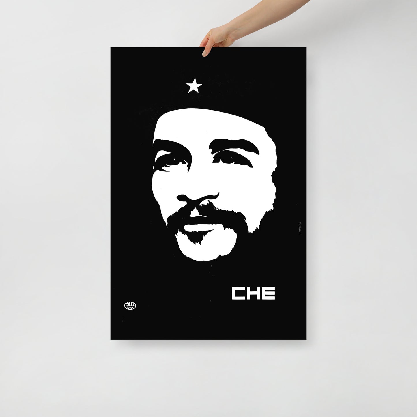 Iconic Soviet poster of Che Guevara from 1983 by Aksenov – revolutionary artwork