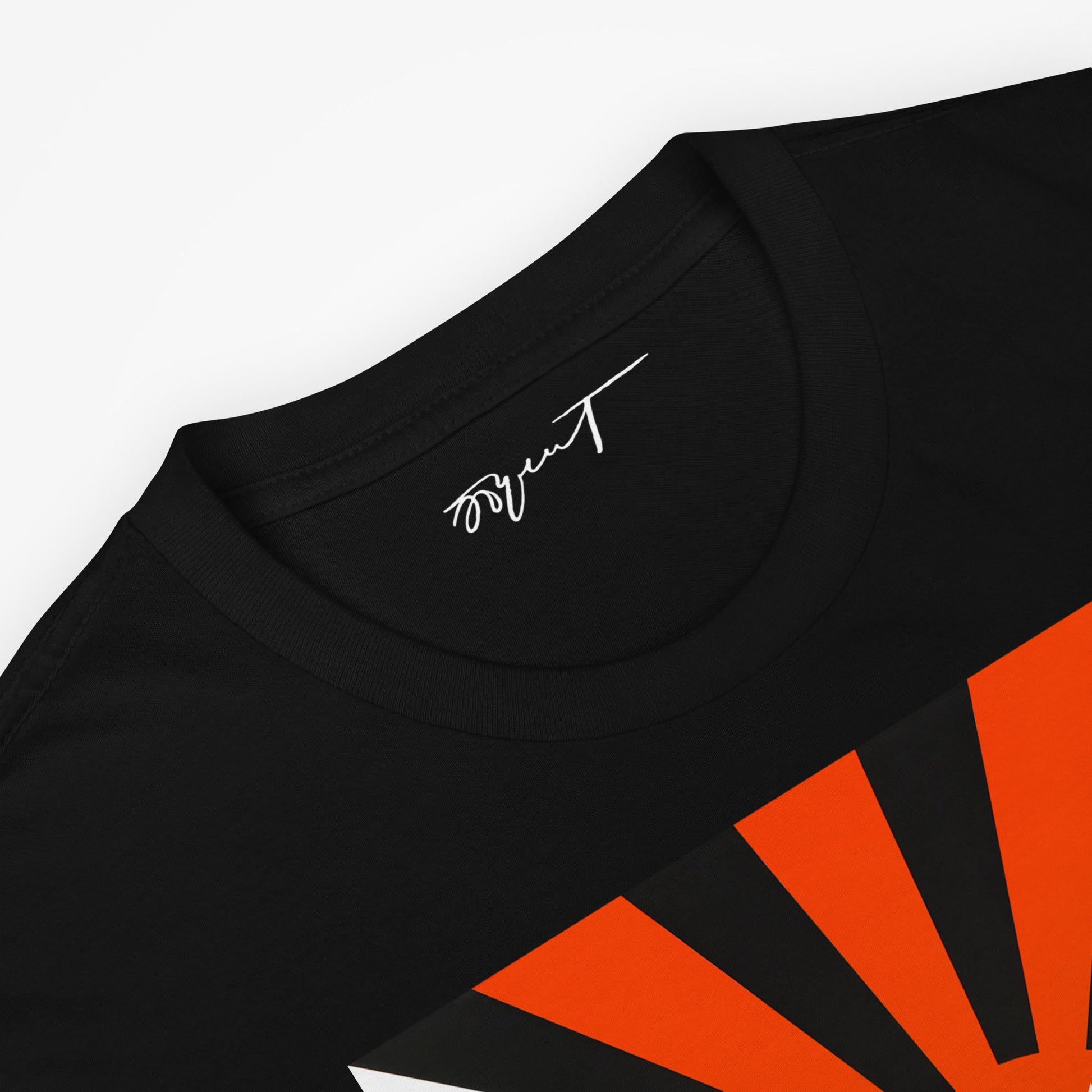 Close-up of Erik Bulatov’s Вперёд (Forward) artwork on a black T-shirt, emphasizing its powerful message